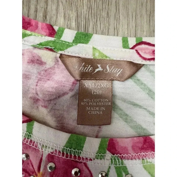 White Stag | Women's Floral Rhinestone Strawberry Patch Short Sleeve Top | XXL - Picture 3 of 5